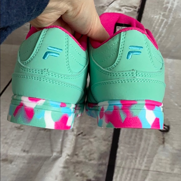 FILA girls high top sneakers in size 2.5 NWOT - Picture 11 of 16